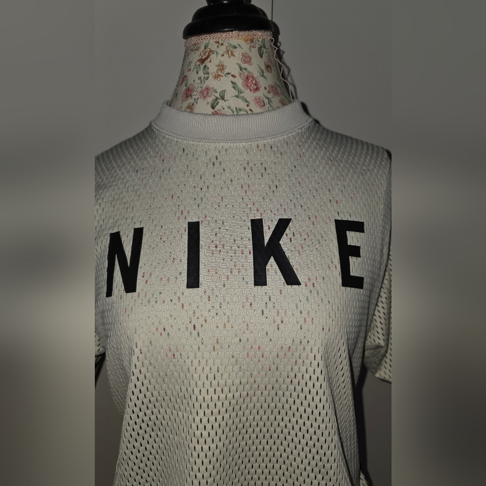 Nike White Boxy Short Sleeve T-Shirt SIZE MEDIUM - Picture 2 of 7